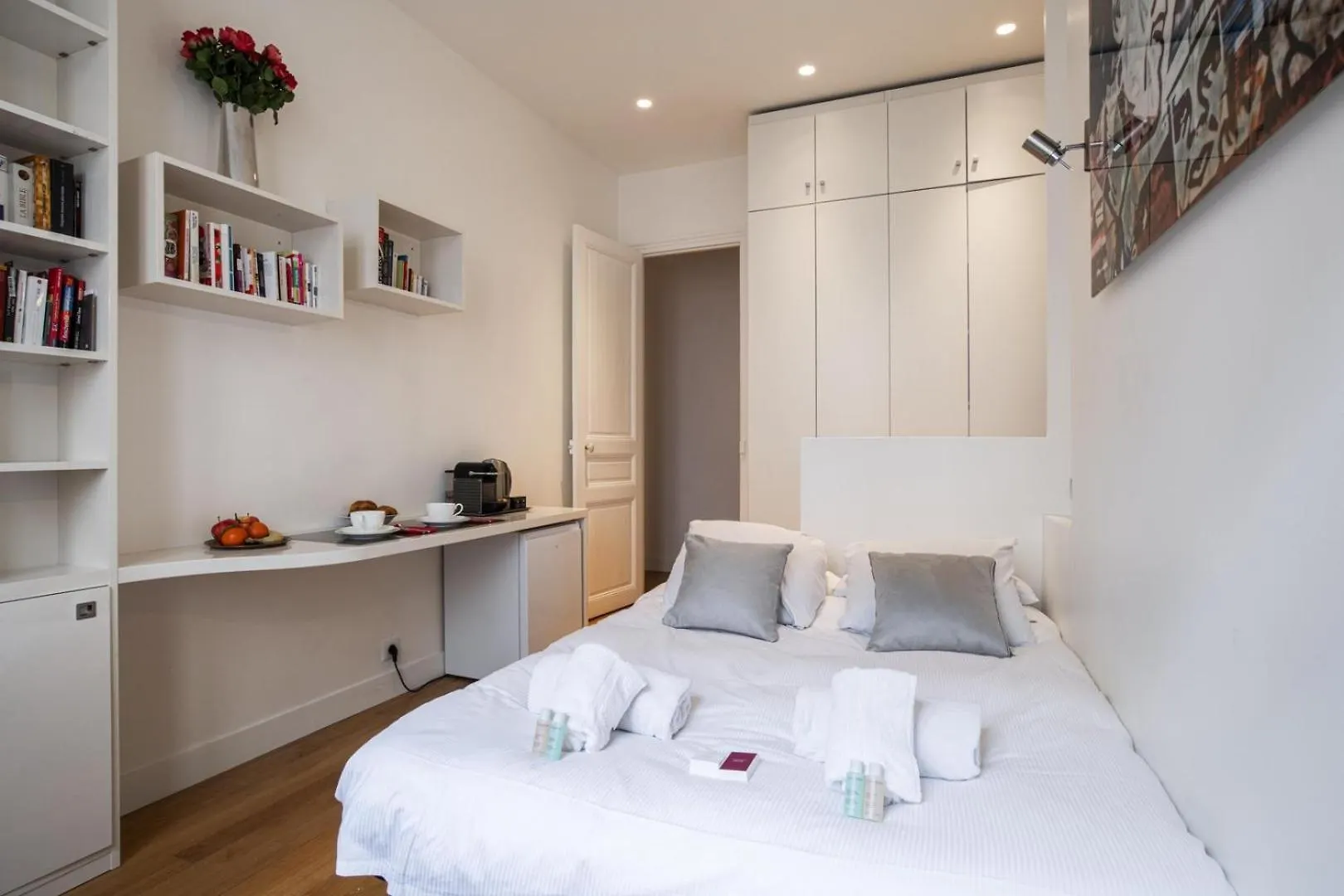 Апартаменты Tiny House St Germain Париж